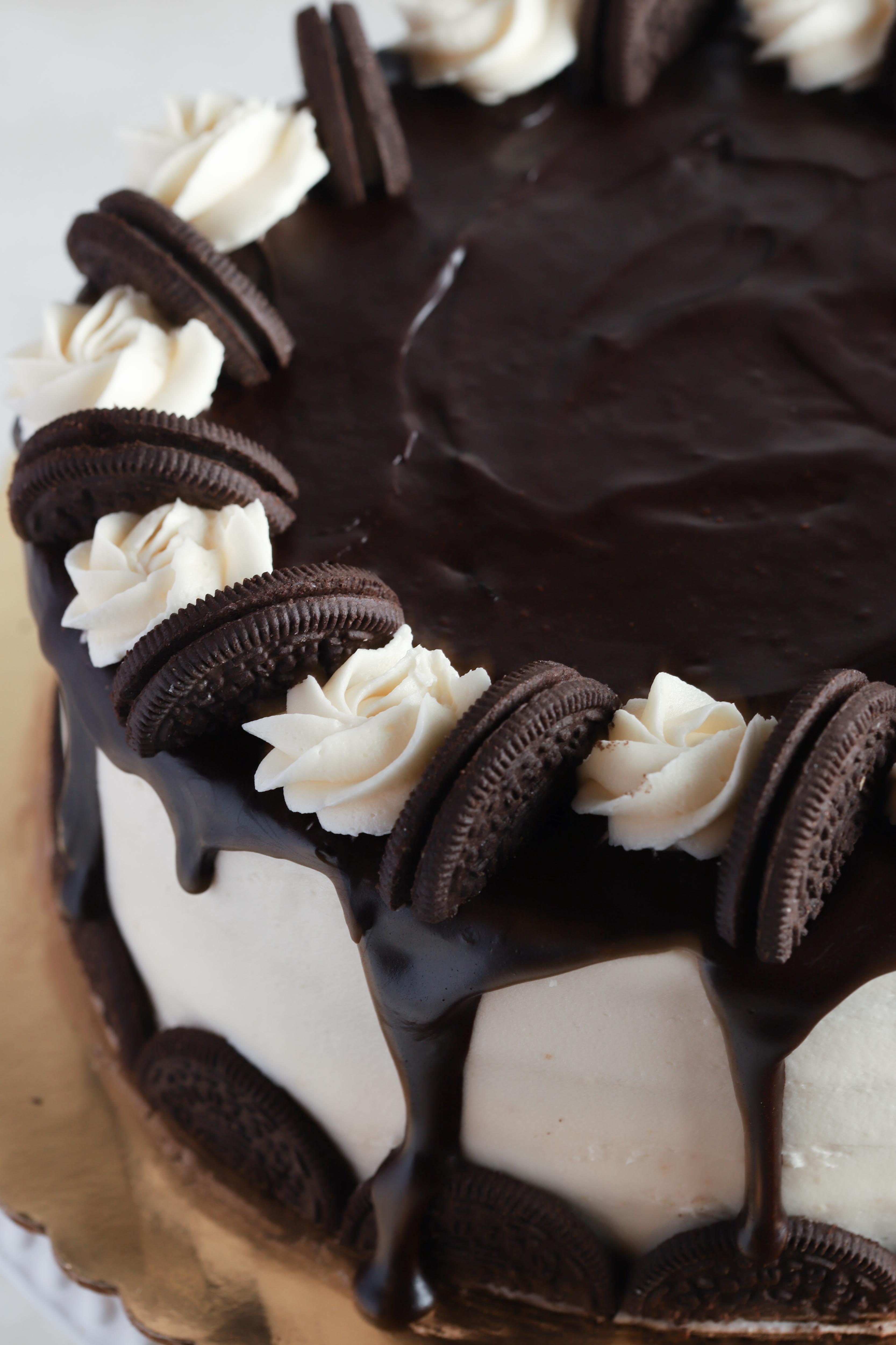 Cookies and cream cake with vanilla and chocolate frosting and decorative oreo cookies