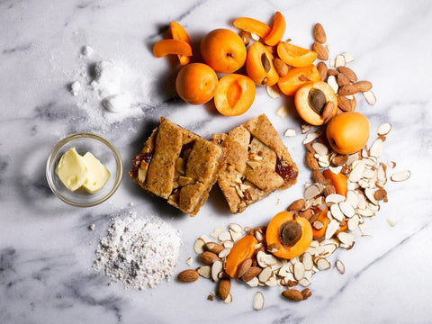 Ingredients of Vegan Apricot Almond Bar